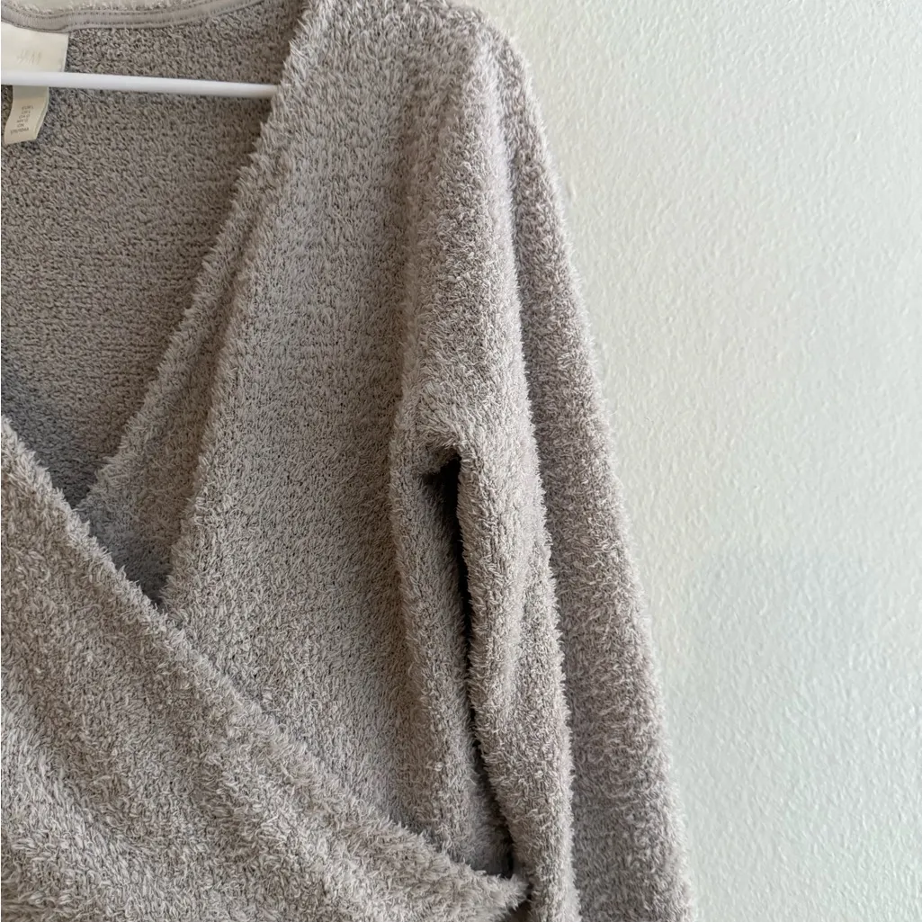 H&M Cropped Wrap Sweater - Image 4