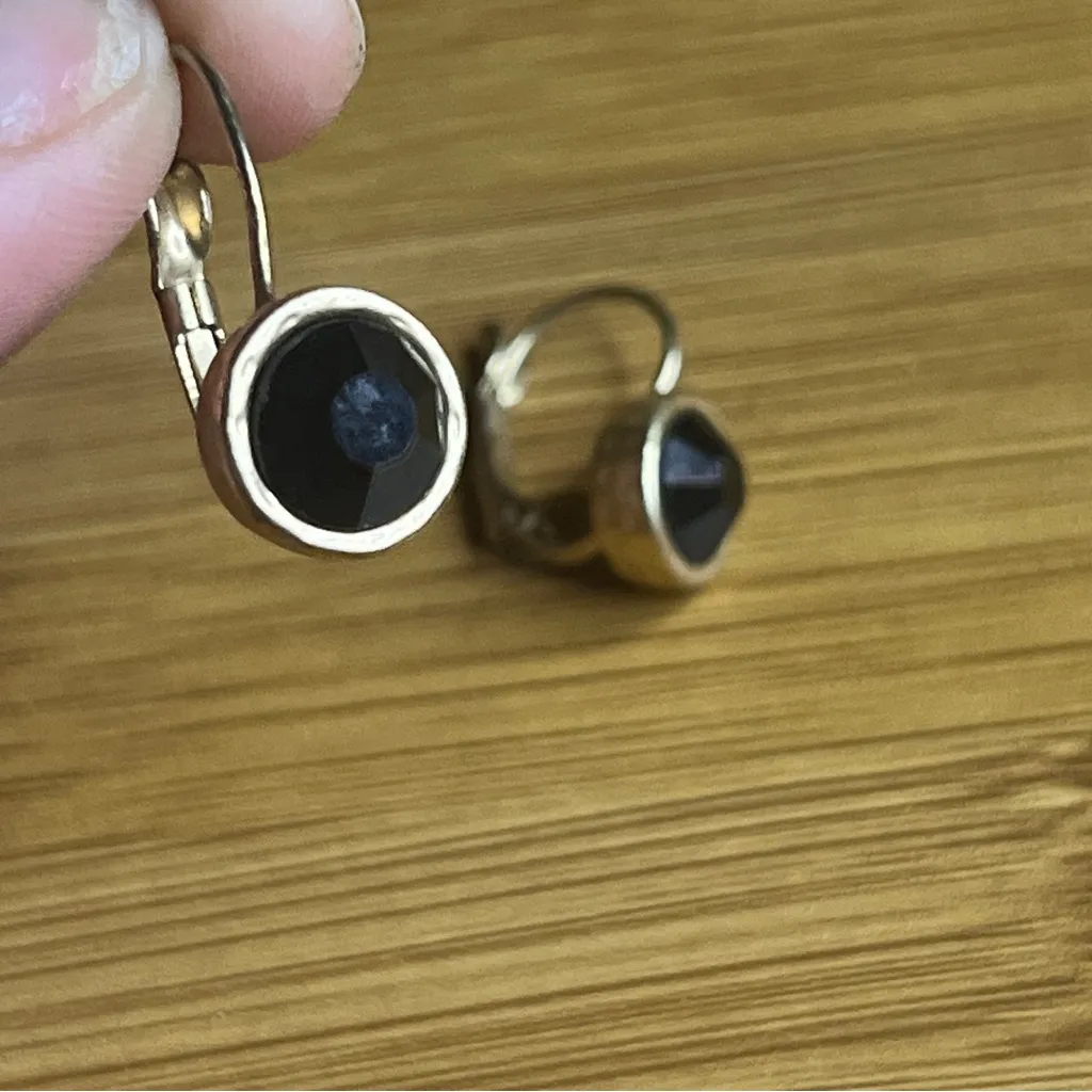 Elegant Gold and Black Drop Earrings - Image 2