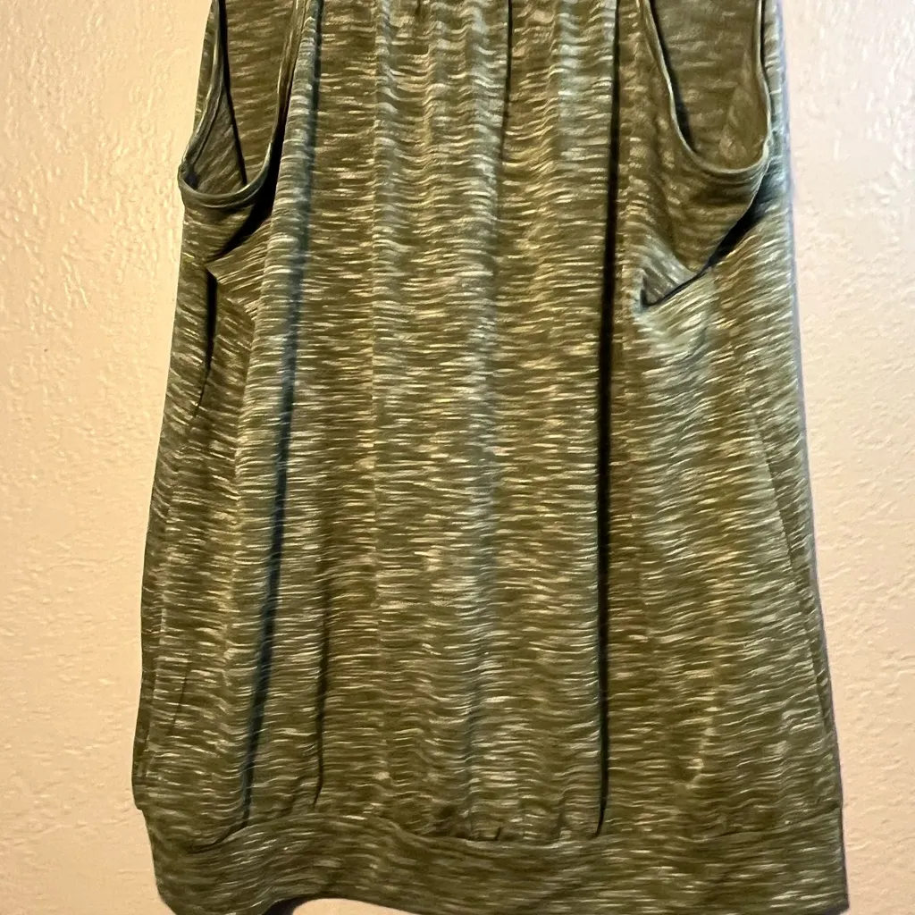 Green Midi Dress with Tank Top Style and Scoop Neck SZ L Grainy Flowy Print NWT Size L - Image 8
