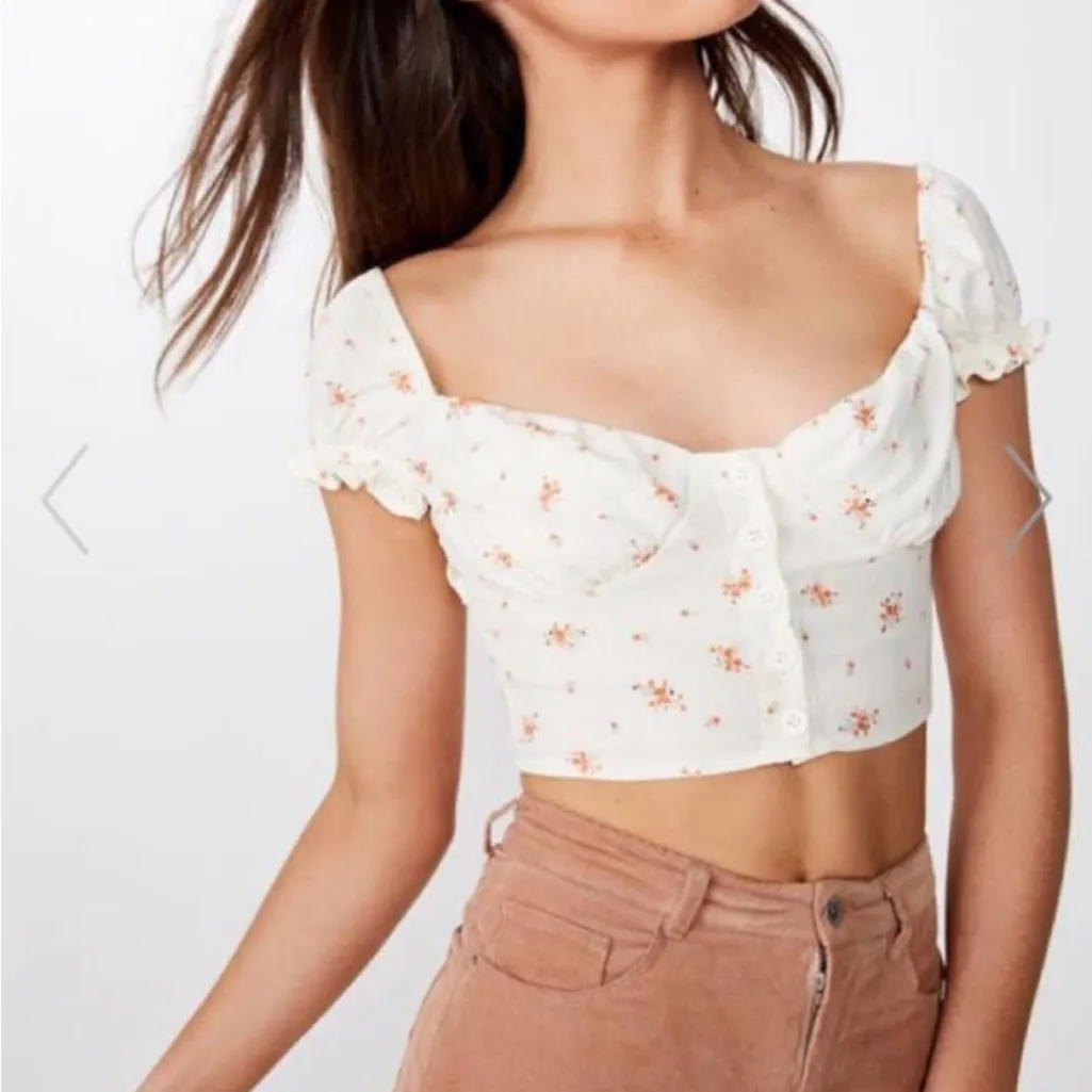 Cotton On linen blend isla prairie milkmaid crop top floral ivory ecru medium - Image 2