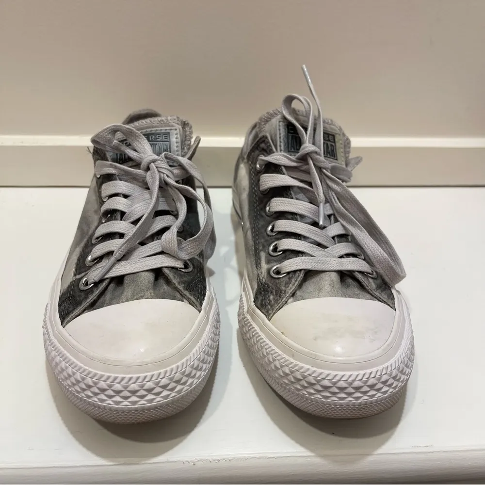 Converse Sz 7 Grey White Low Top Sneakers - Image 2