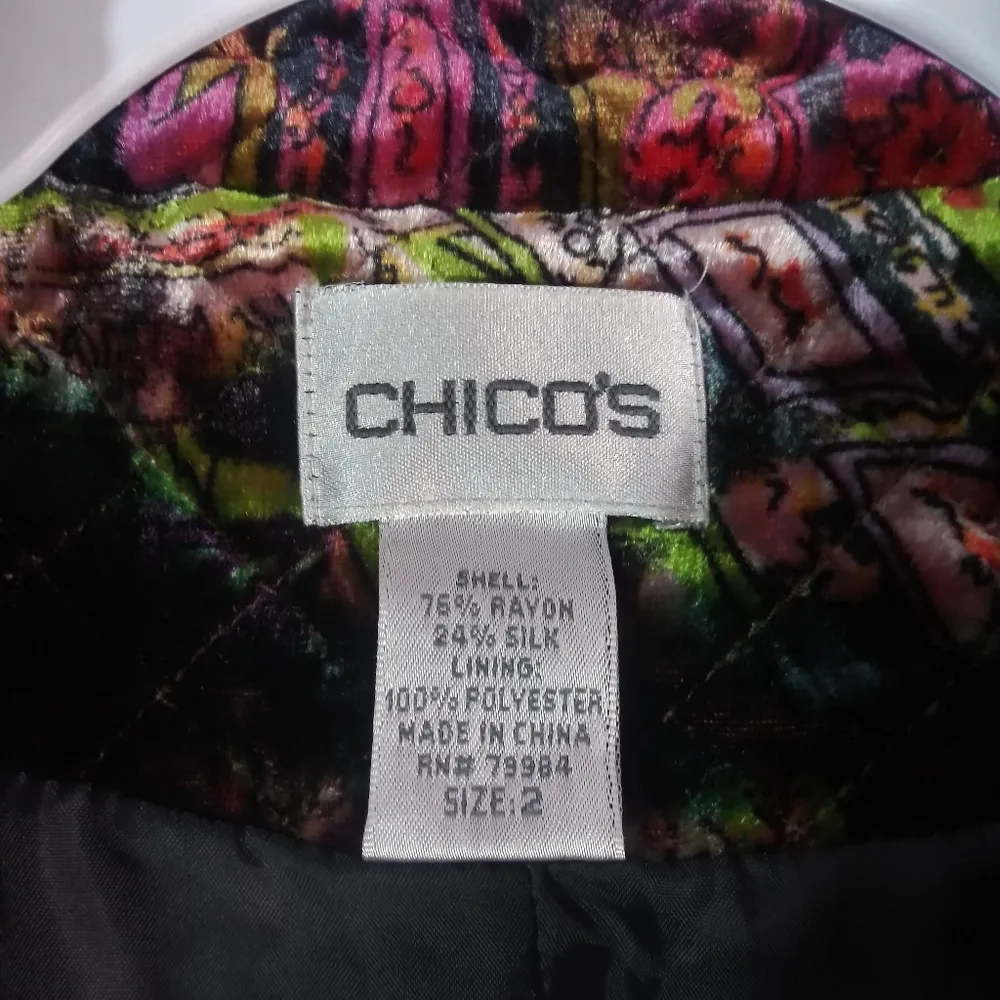 Chicos Velvet Silk Blend Paisley Full Zip Quilted Sleeveless Multi Vest Size M - Image 5