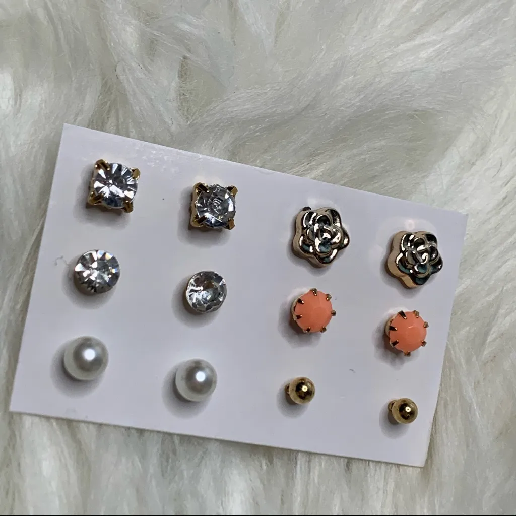 6 NWOT Gold Stud Earrings | Cute Casual - Image 4