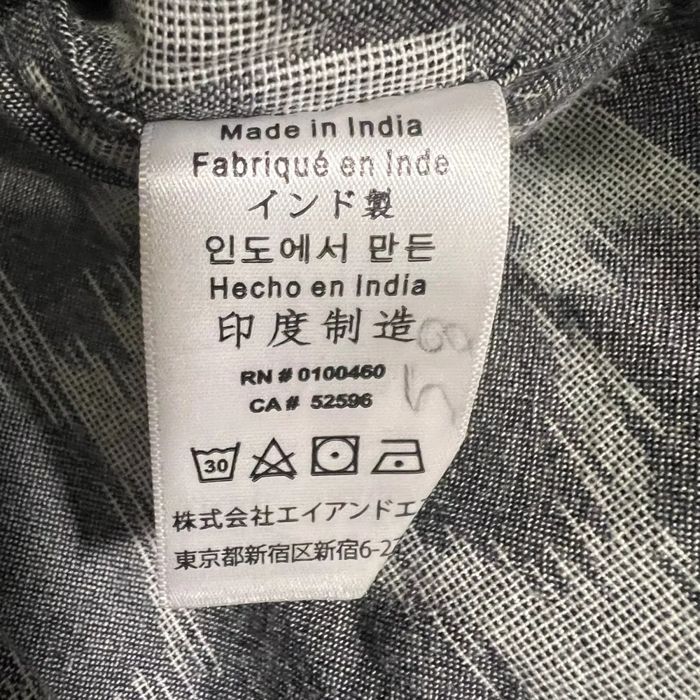 NWT KAVU Women’s Hadley Button Down Shirt in Shadow Ikat - Size Large - Image 5