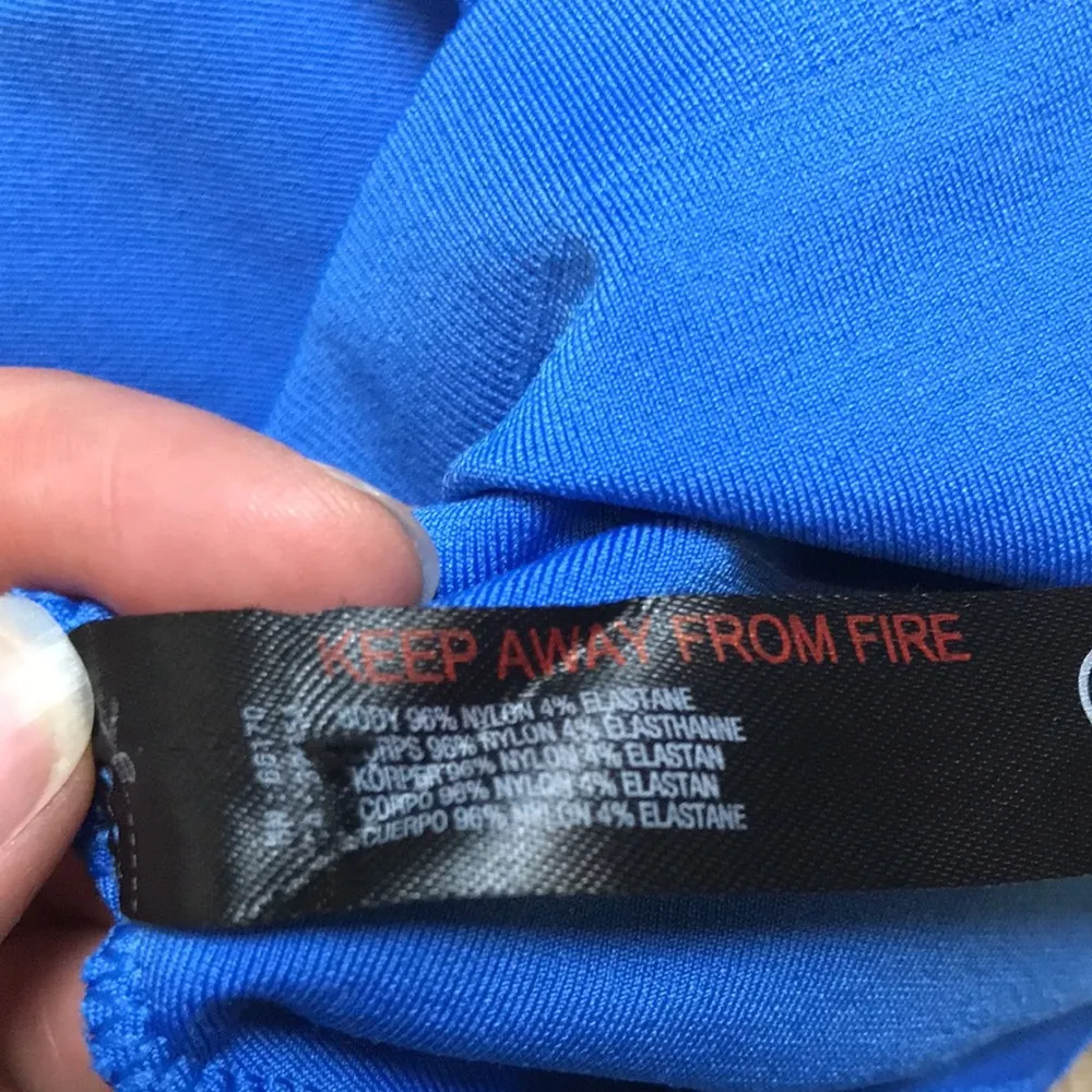 Out From Under Women’s Cropped Blue V-Neck Short Sleeve Shirt Sz M / L - Image 6