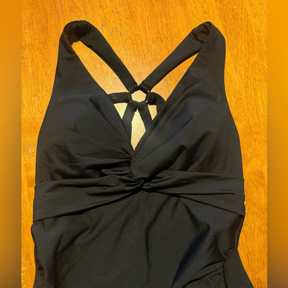 NEW Calvin Klein Women's V-neck Twist Front Tummy Control One Piece Swimsuit - Image 3