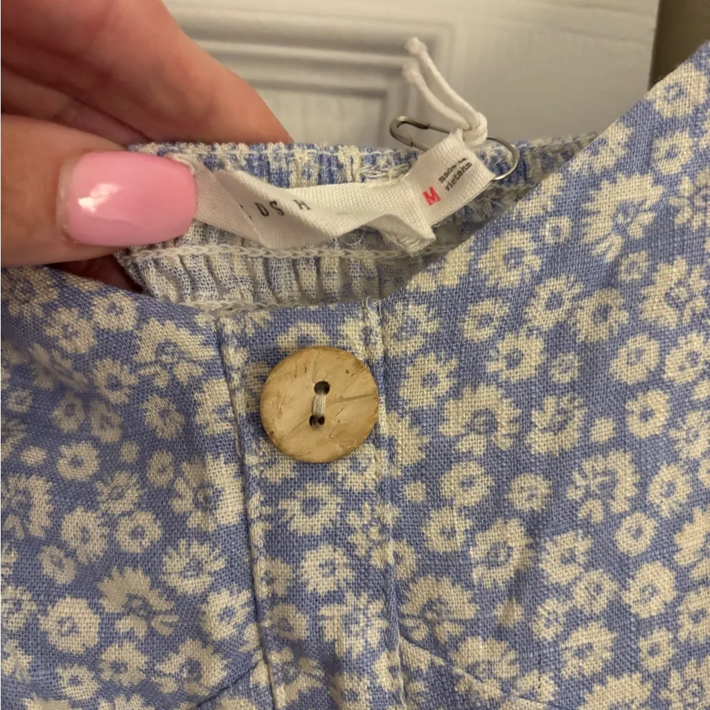 NWT 🎉 Lush brand periwinkle & white shorts romper. Size M - Image 5