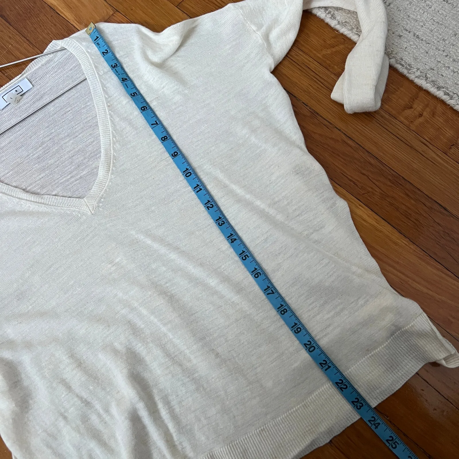 AYR V Neck Cream Light Sweater Size L - Image 7
