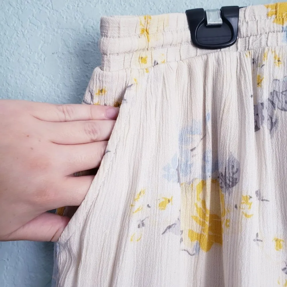 Torrid Yellow and Gray Floral Gauze‎ Shorts - Image 5