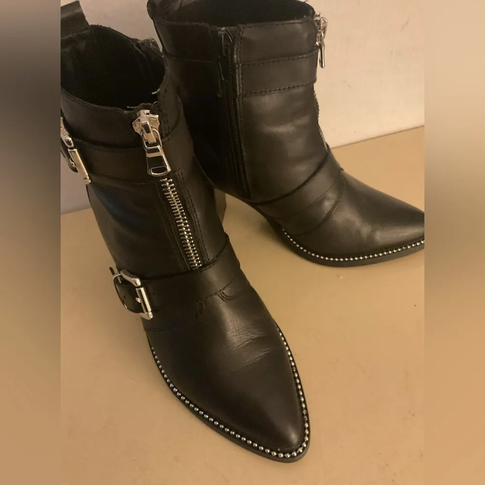 Steve Madden women black leather biker Halle heel boots size 6 - Image 5