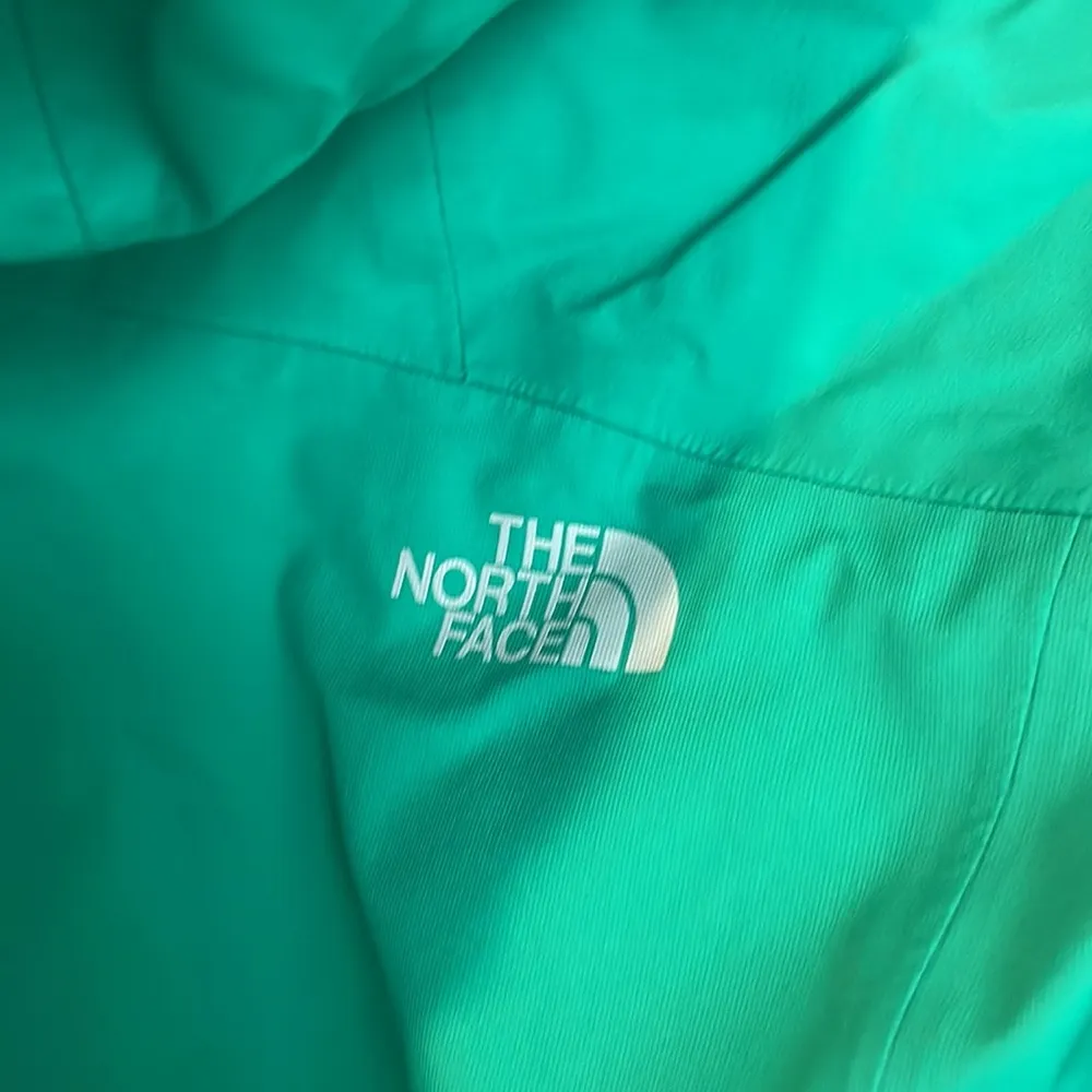 NORTH FACE MEDIUM M WOMEN'S HYALITE RAIN JACKET SUMMIT GREEN ✨ - Image 9