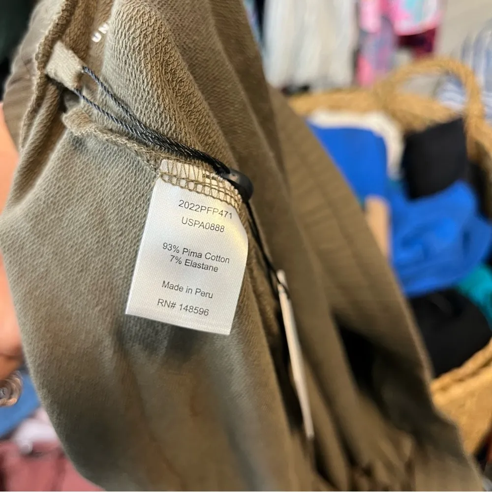 NWT Universal Standard Classic Light Terry Sweatshorts
Crocodile Green 6XL - Image 8