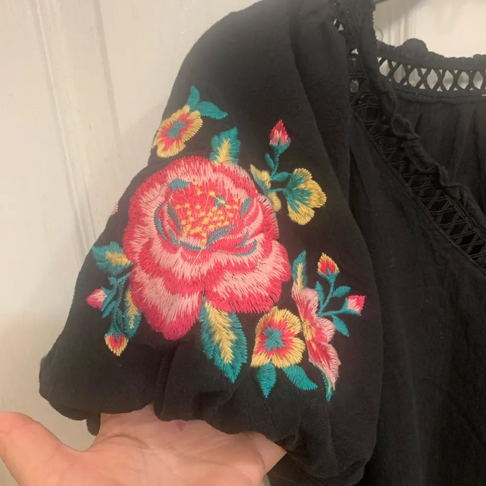 Savanna Jane Puffed Embroidered Sleeves Linen Blouse 1174 Black - Image 3