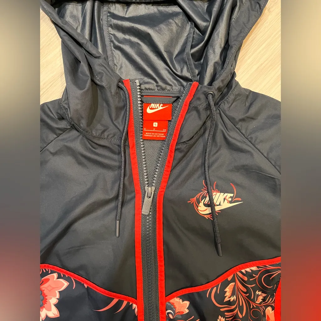 NIKE NWOT Floral Navy‎ Jacket - Image 4