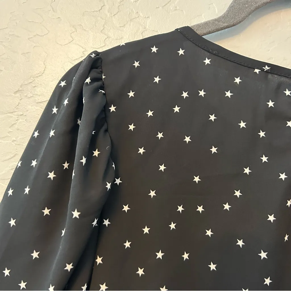 ⭐️Downeast black with white stars print pleated puff sleeve blouse size large - Image 16