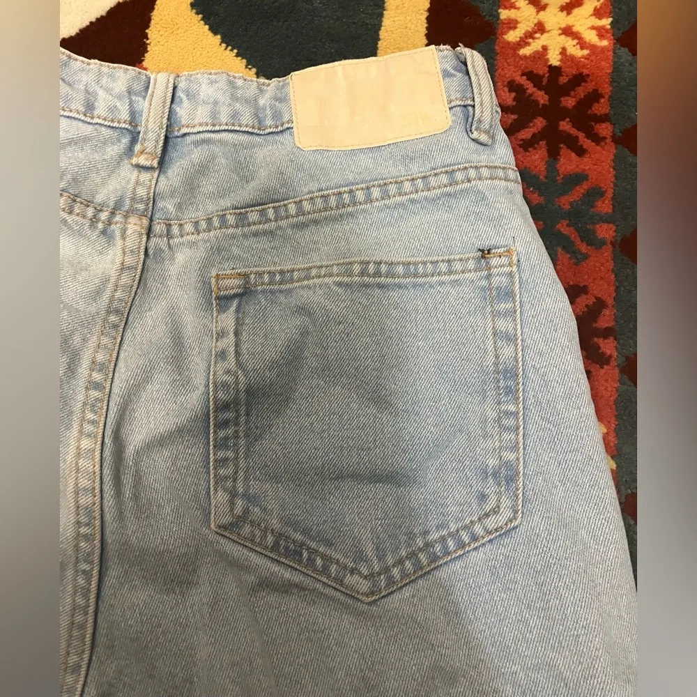 Zara High Rise Distressed Light Wash Mom Jeans Size 4 - Image 7