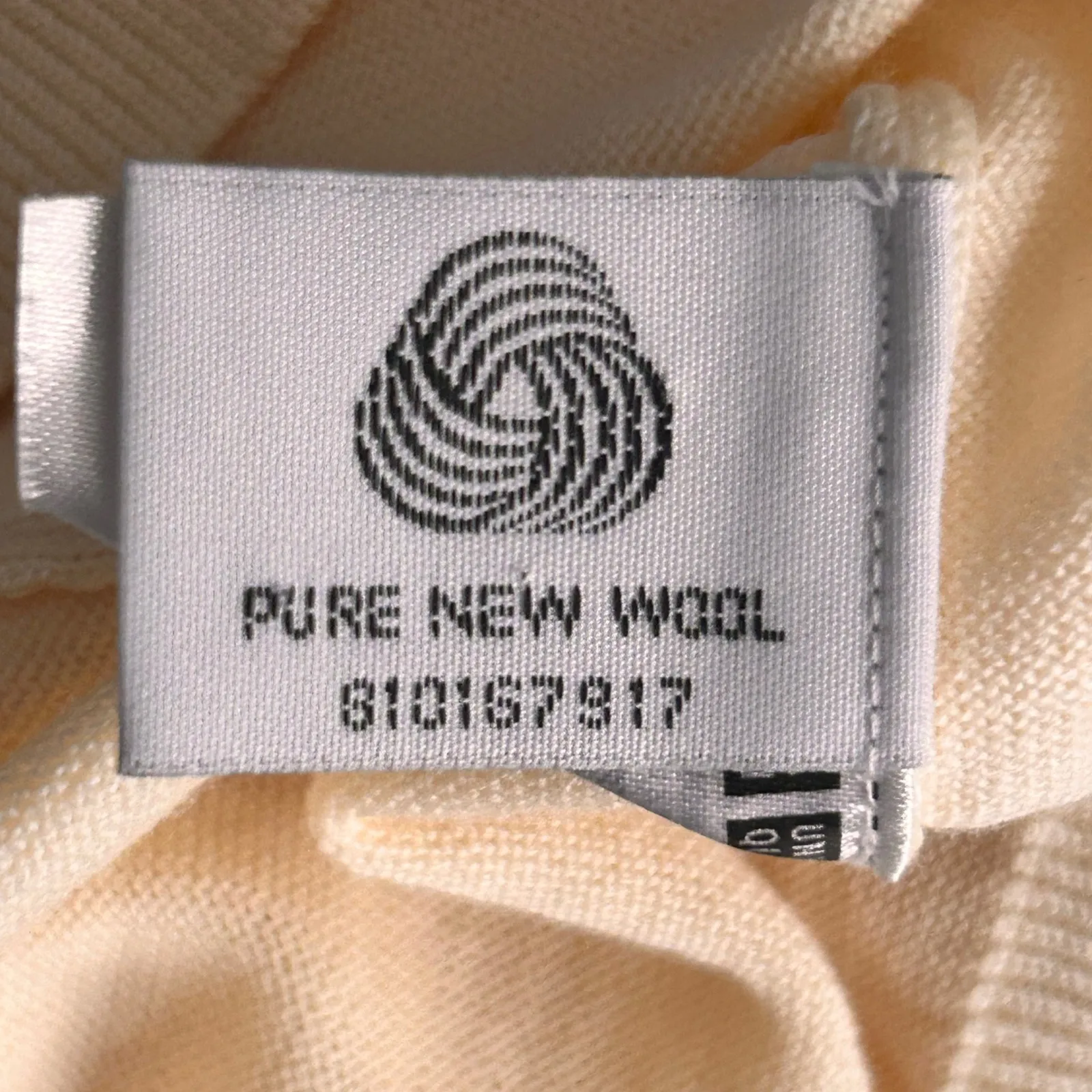 Uniqlo  Womens Turtleneck Sweater Size L Elevated Basic Knit Warm‎ Wool Washable - Image 10