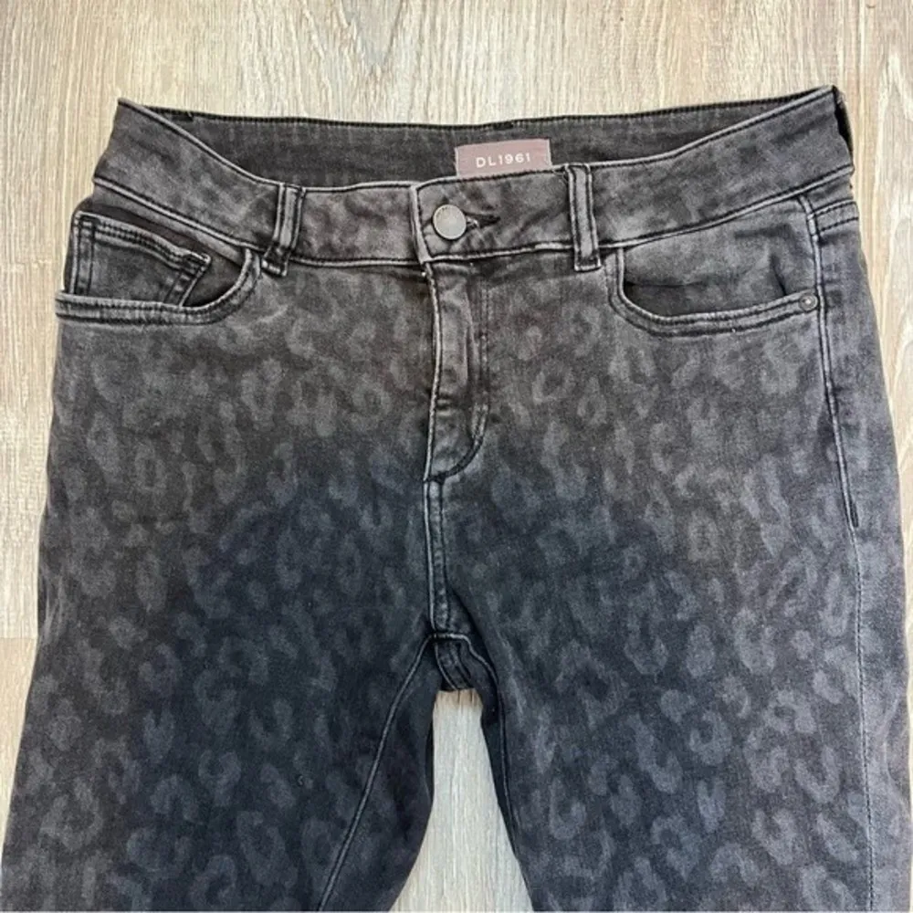 DL1961 Florence Cropped Mid-Rise Instasculpt Skinny Memphis Animal Print Jeans - Image 5
