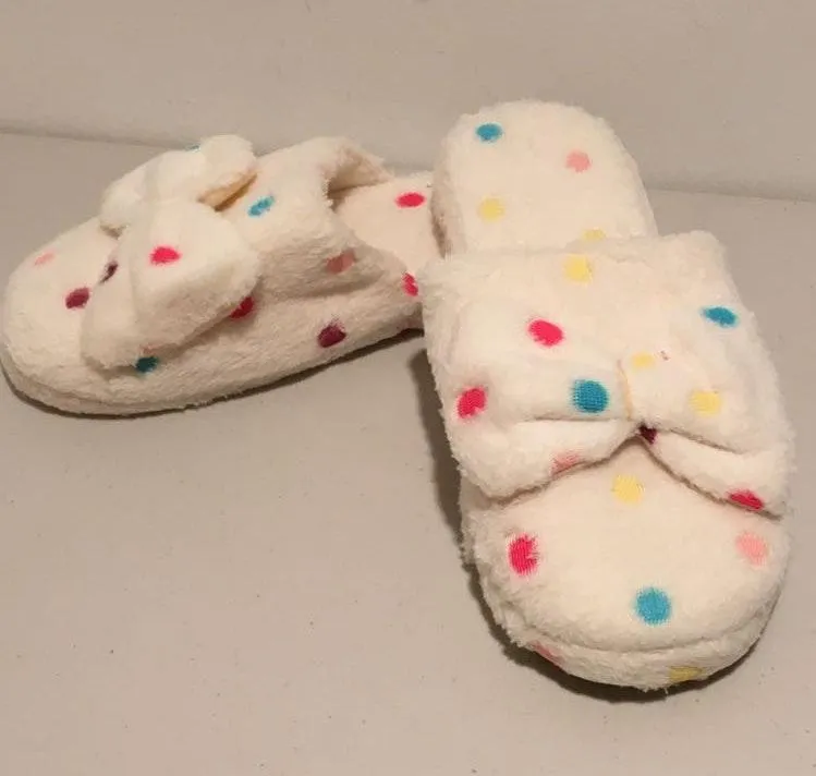 White Slippers Size 8 - Image 3