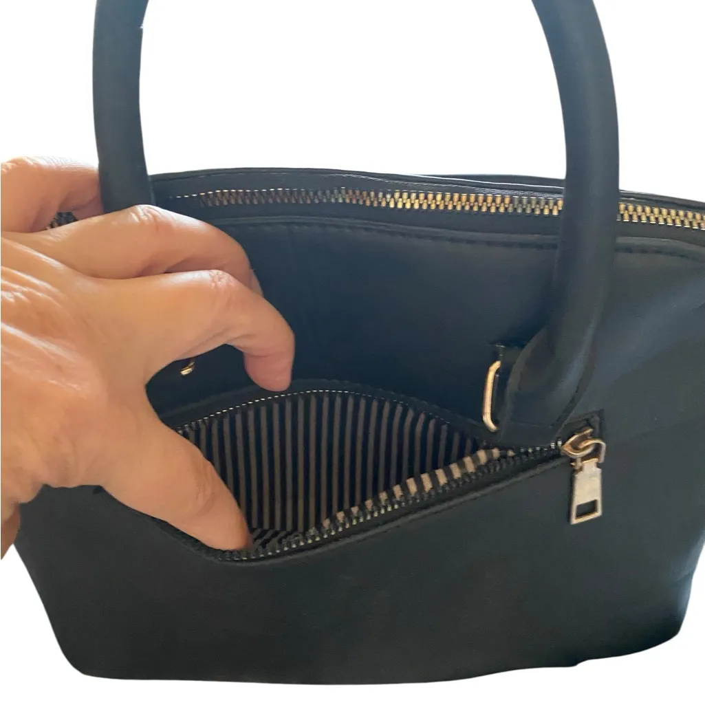 Betty Boop Graphic Red & Black Handbag crossbody bag striped interior - Image 6