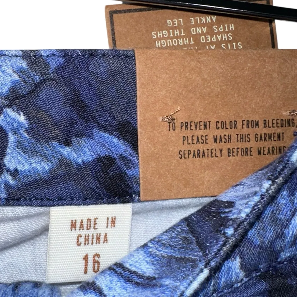 NWT COLDWATER CREEK Blue Marble Pattern Denim Jeans - 16 - Image 4