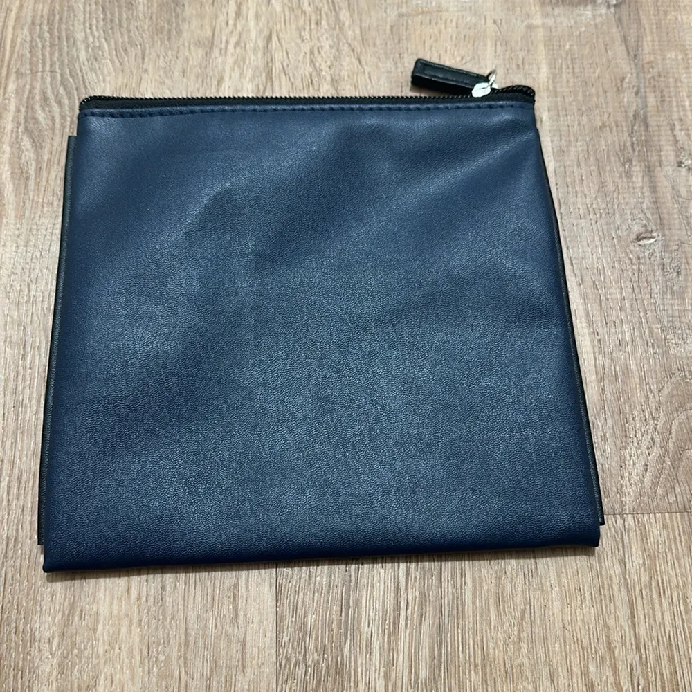 TUMI x DELTA | Navy Cosmetic Amenities Pouch Blue - Image 3