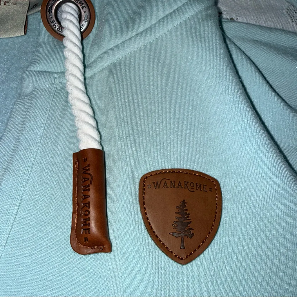 Wanakome light Blue / Mint  Crop Pullover Hoodie with Brown Accents size Small - Image 8