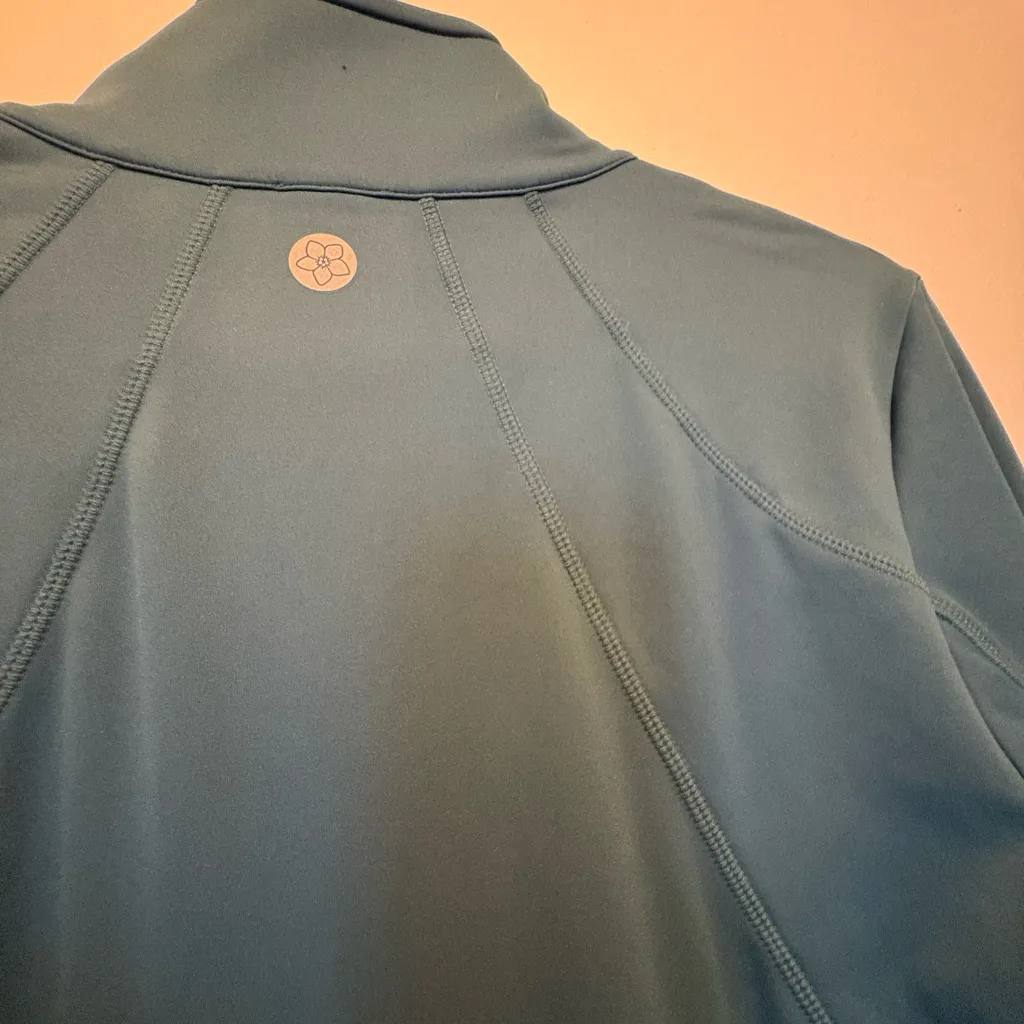 🌸Isabella Active wear rifle back peplum jacket , stretch, New Green Size M - Image 4