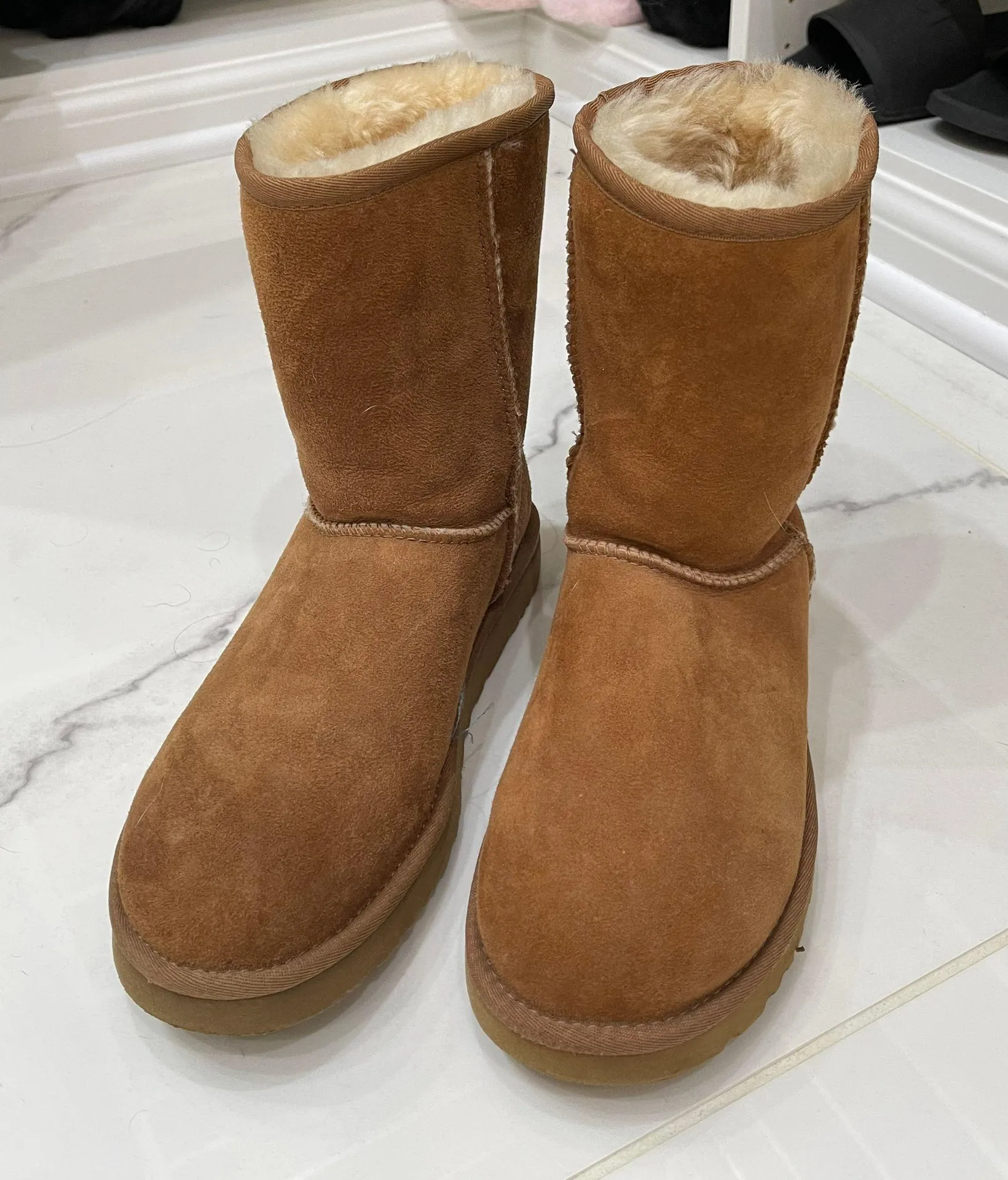 UGG Short Chestnut - Image 2