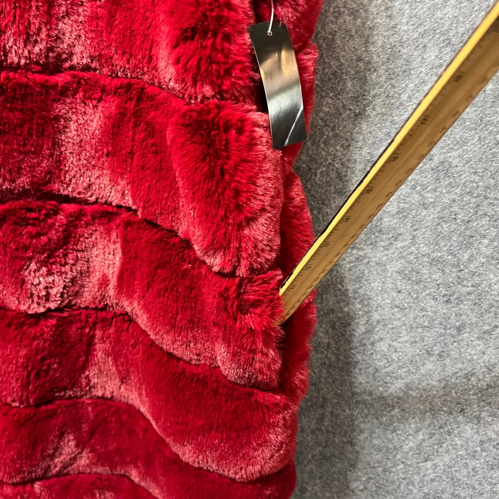 Cavalini Faux Fur Vest Sleeveless‎ Red Plush Cozy Layering Vest 1X - Image 3