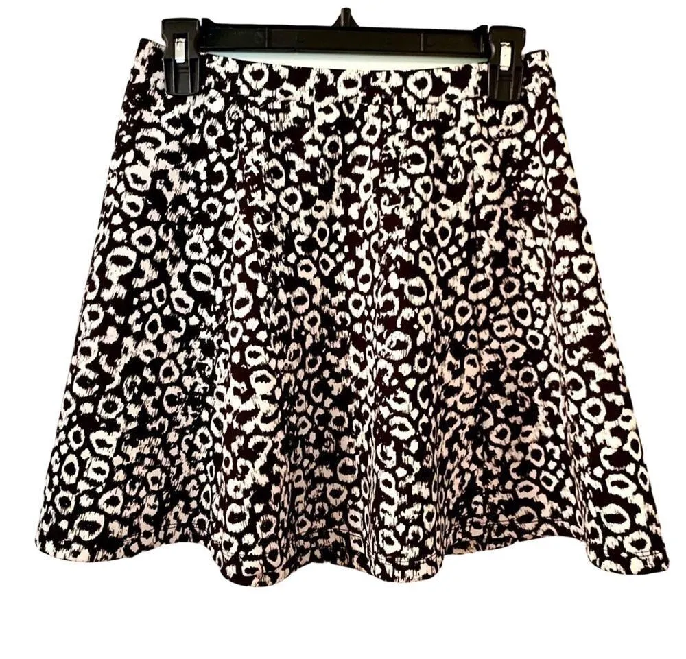 Lily Rose Black & White Mid Rise Leopard Print Mini Skirt Size Medium - Image 2