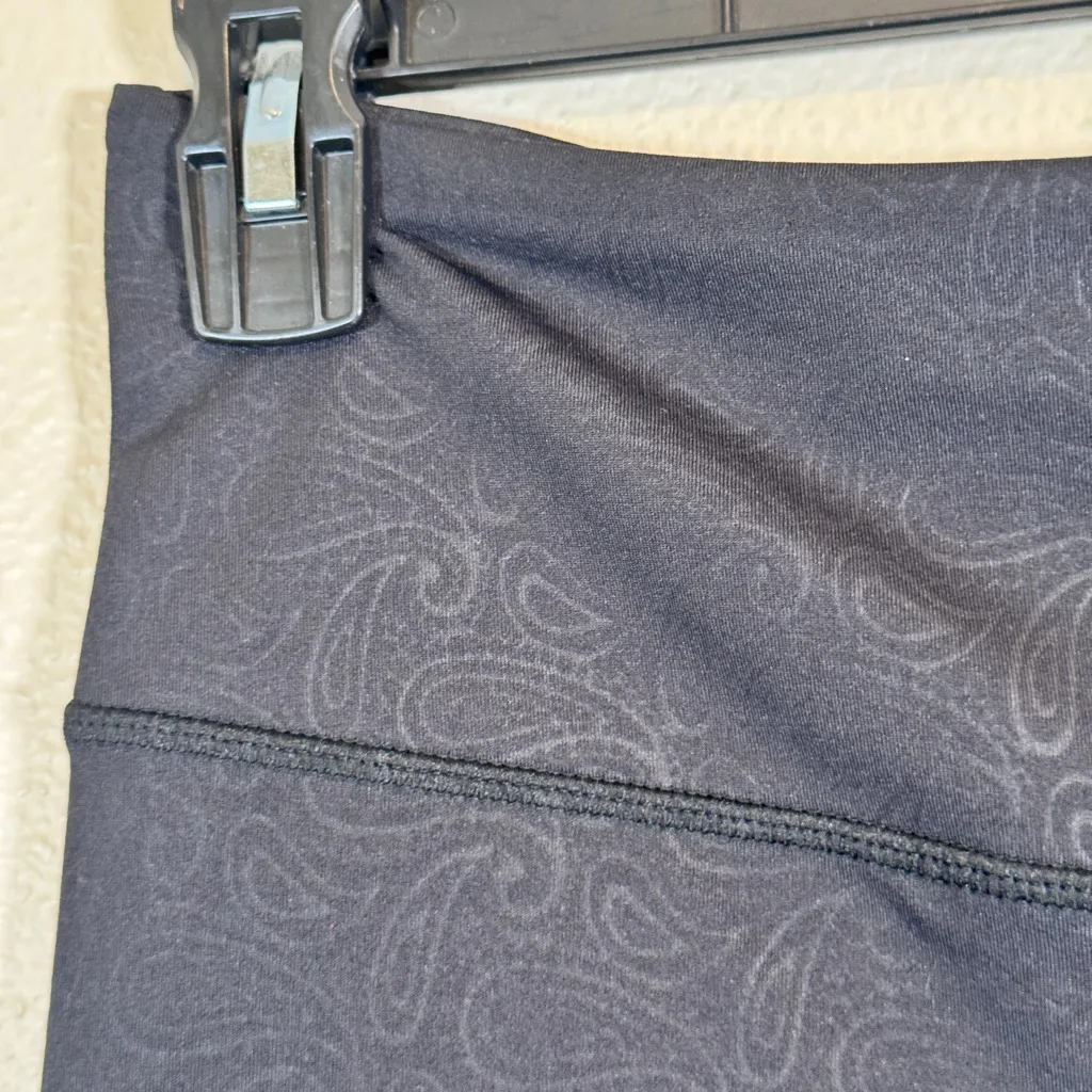 Zyia Black Paisley High Rise Cropped Leggings Womens 6 Yoga Pants Athletic Capri - Image 9