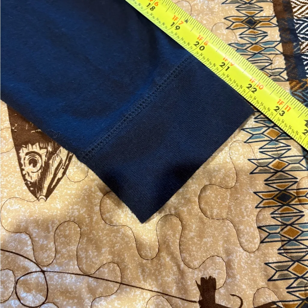 Hollister Women's Navy Blue Southern California
Crewneck Sweatshirt - Image 9