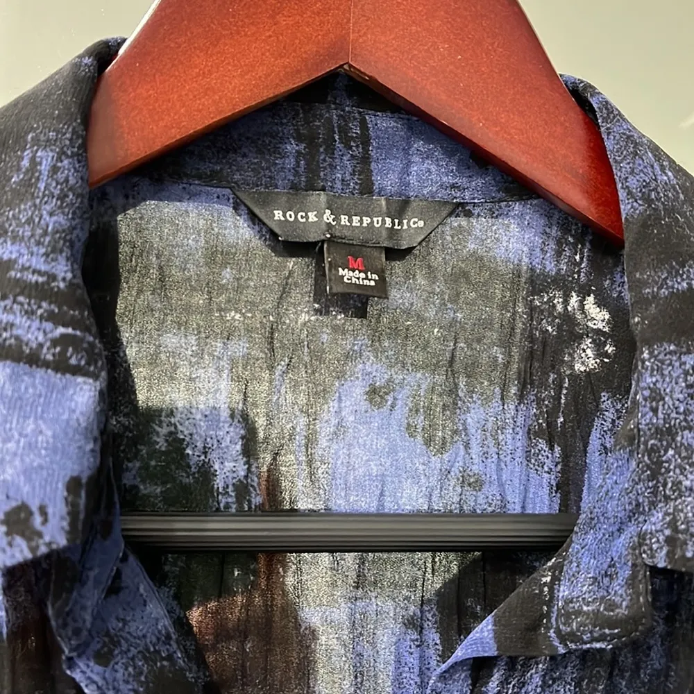Rock and Republic buttoned down shirt Size M - Image 2