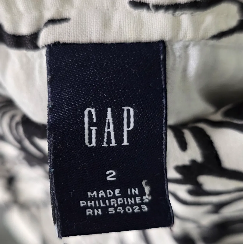 GAP Monochrome Floral Skirt - Image 3
