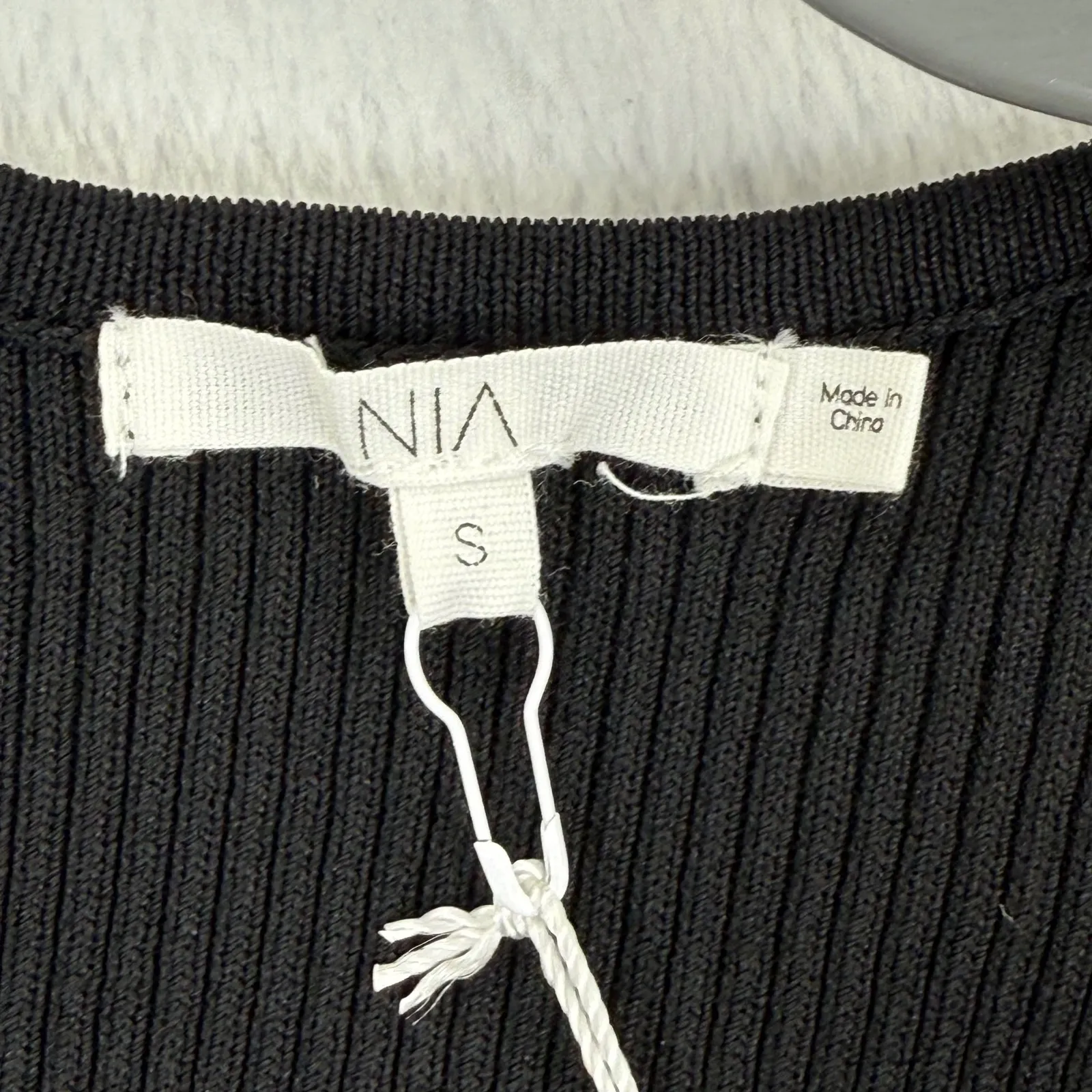 NIA Womens Black Ribbed Knit Floral Detail Long Sleeve Crop‎ Top Size Small - Image 4