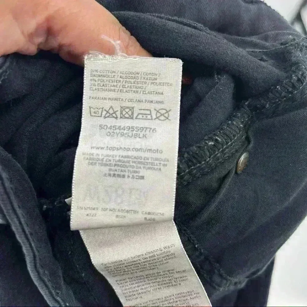 TopShop Black‎ High Rise Distressed Skinny Jeans Size W28 - Image 6