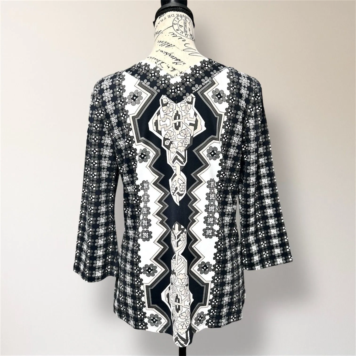 J.McLaughlin M Black White Floral Geometric Catalina Long Sleeve Artsy Top - Image 3