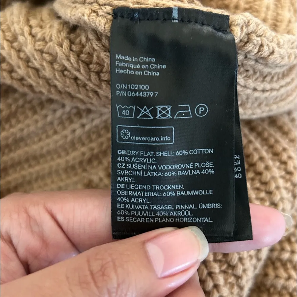 H&M Cozy Heavyweight Camel Knit Sweater | Size: L - Image 5