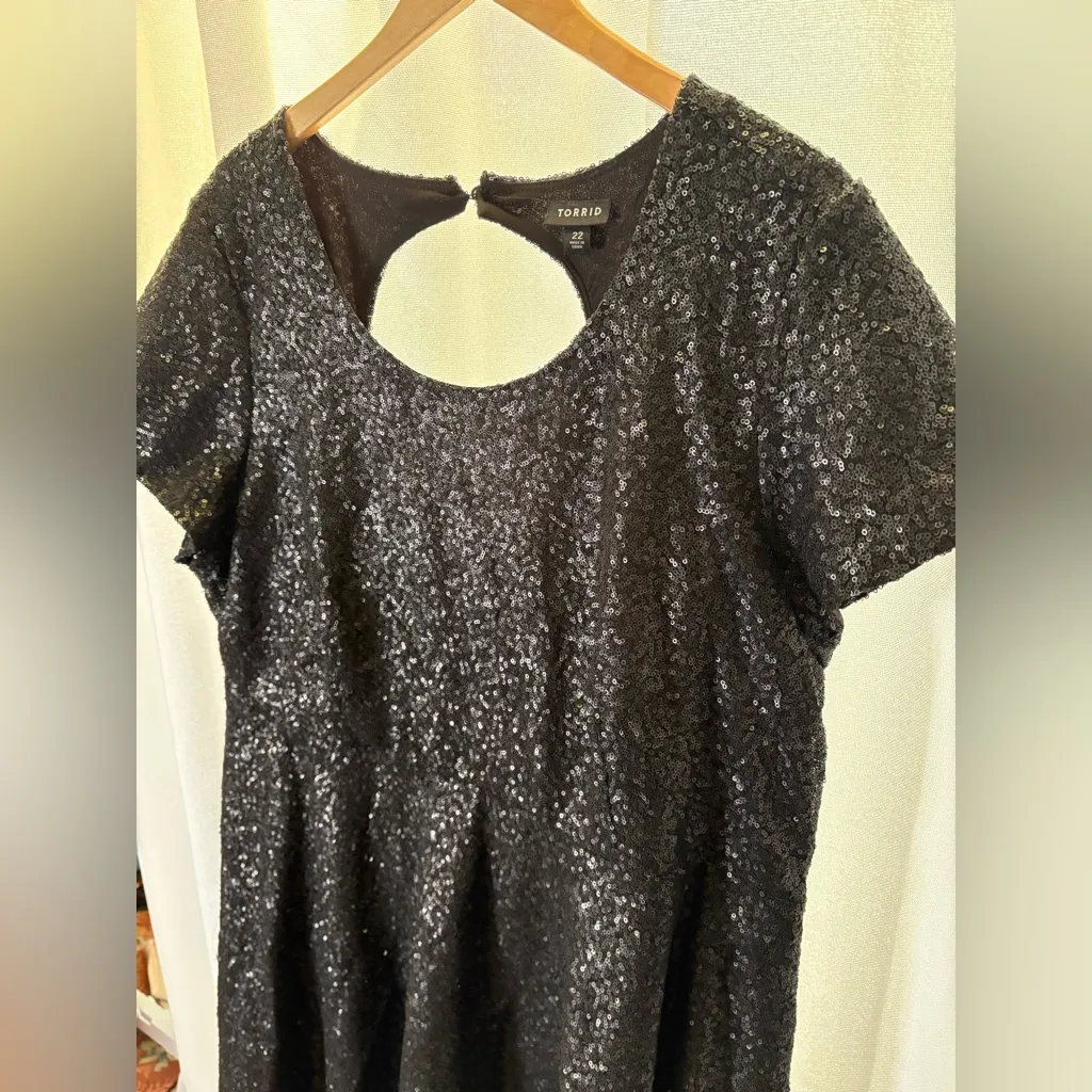Torrid Matte Black Sequin Cap Sleeve Fit & Flare Keyhole Cutout Dress 22 519‎ - Image 3