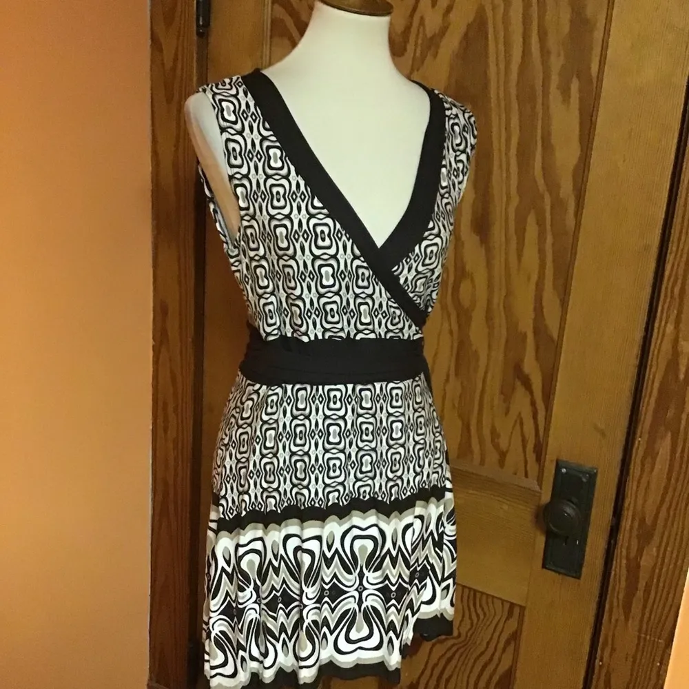 Tribal NWT plunging mini dress Size M - Image 11