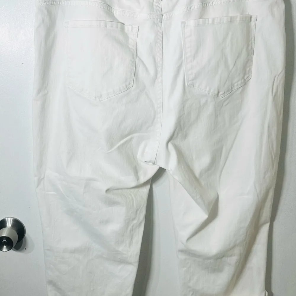 Women’s 18W White Stretch Cuffed Capris Coastal Minimalist Vacay Beach Resort - Image 3