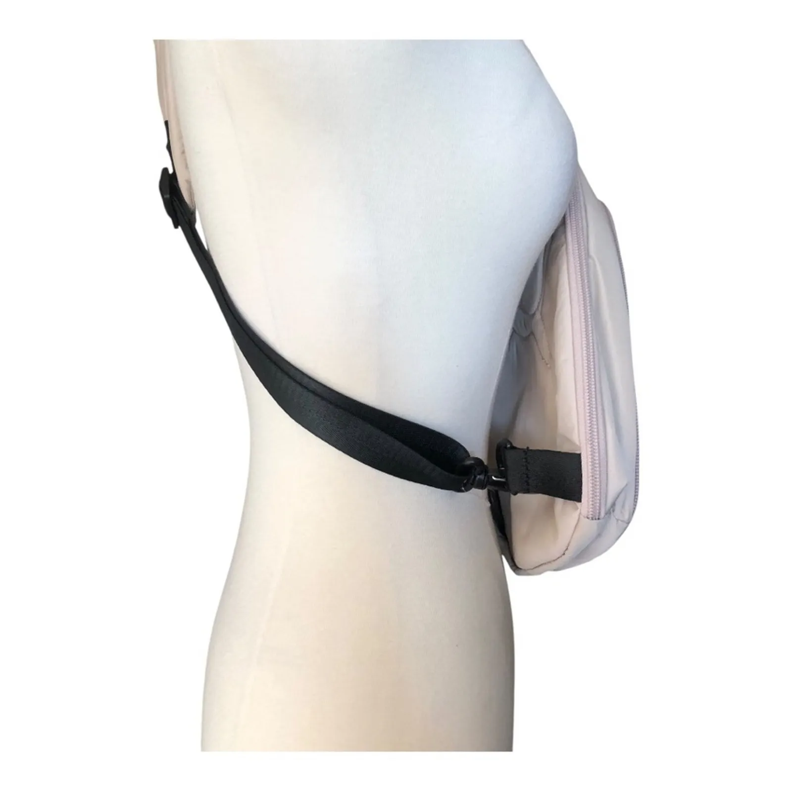 PUMA NWT Myraid Adjustable Multi Compartments Sling Bag Crossbody Fanny Pack - Image 9