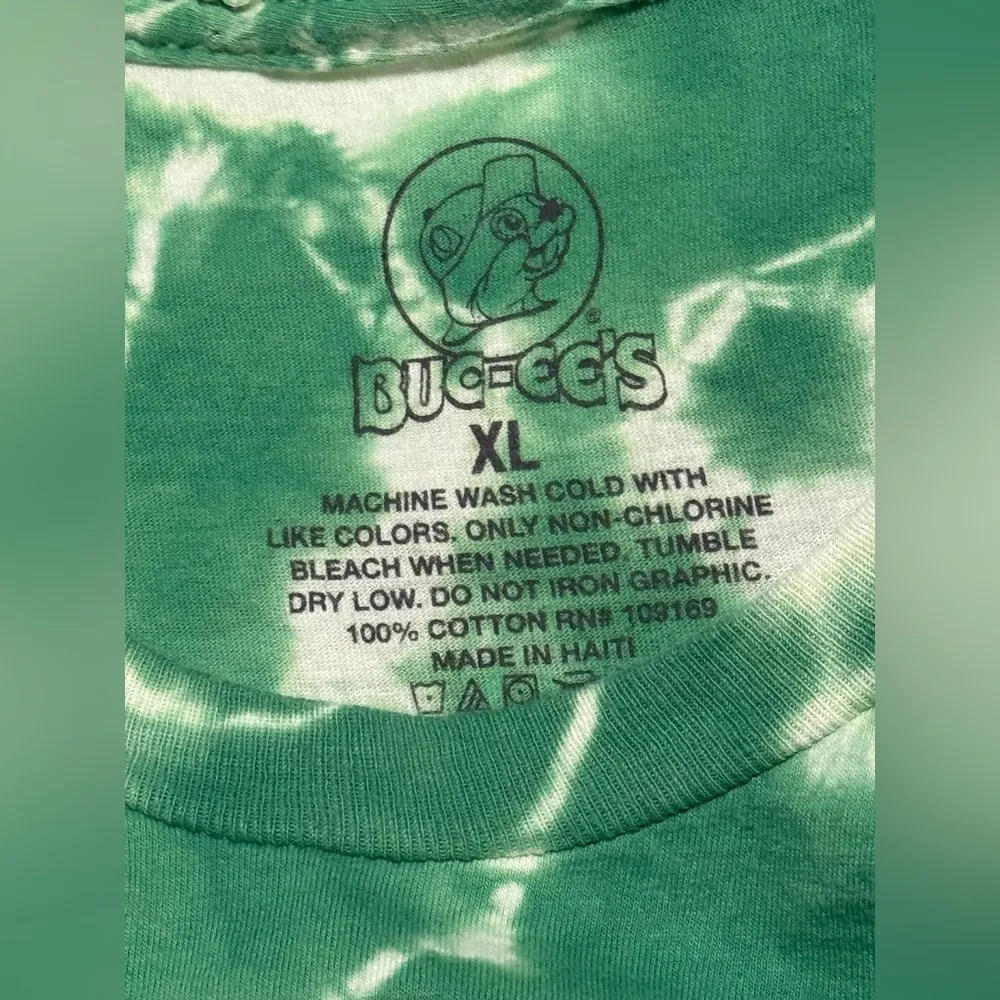 EUC Buc-ee’s Green and White Tie Dye St Patrick’s Day Graphic Tee size XL - Image 9
