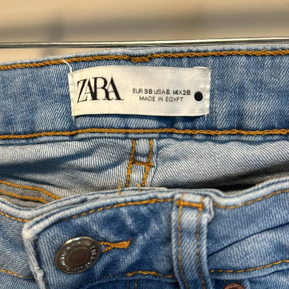 Zara mid rise skinny jeans - Image 3