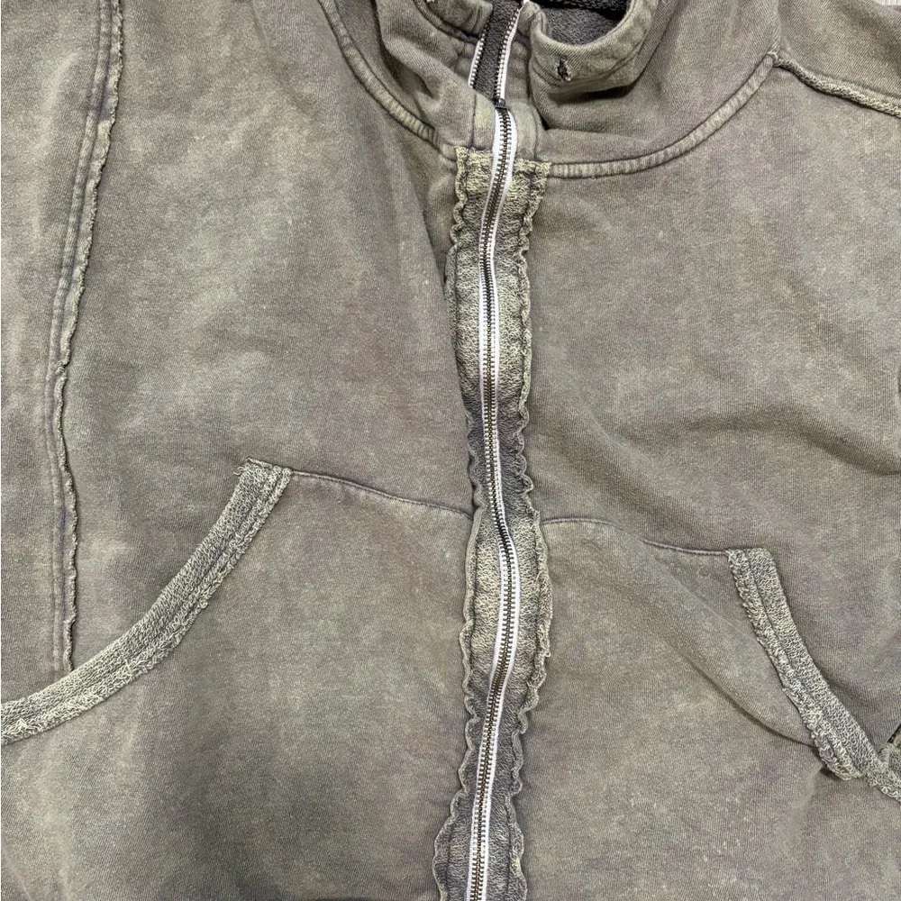 We The Free/ Hooded Sweatshirt OverSize Medium - Image 4