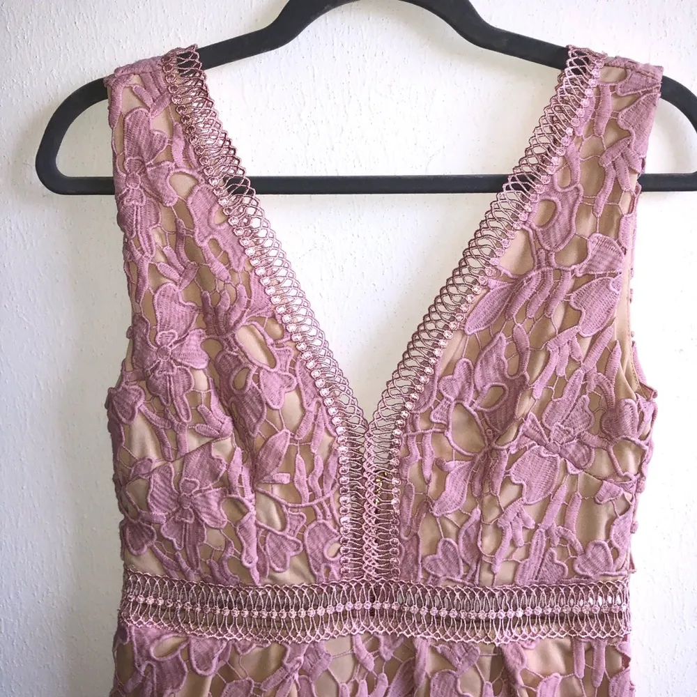 Romeo & Juliet Couture Double-V Lace Midi Dress - Image 11