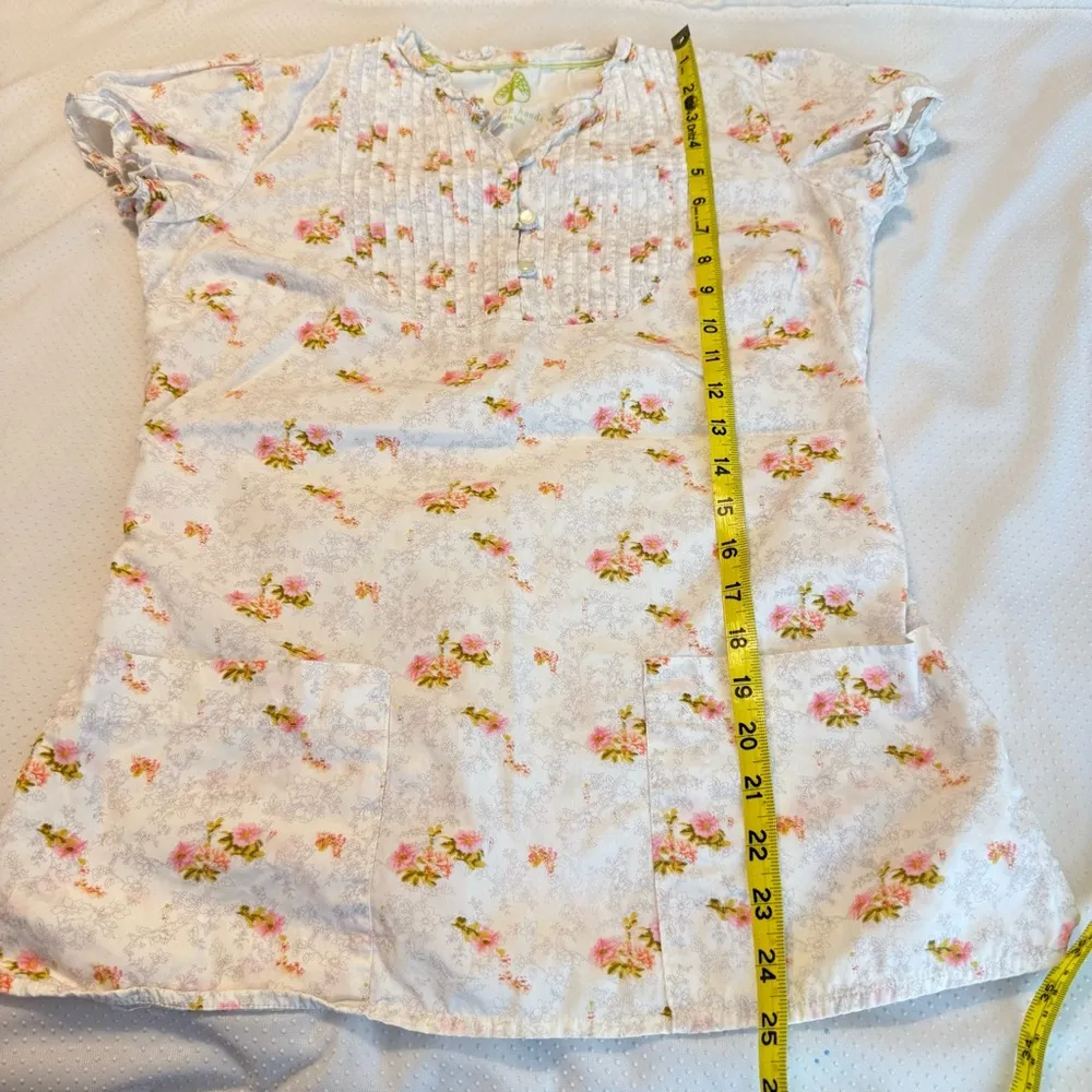 Healing Hands Feminine Floral Scrub Top Women’s Size XS Pintuck Ruffle Cotton - Image 9