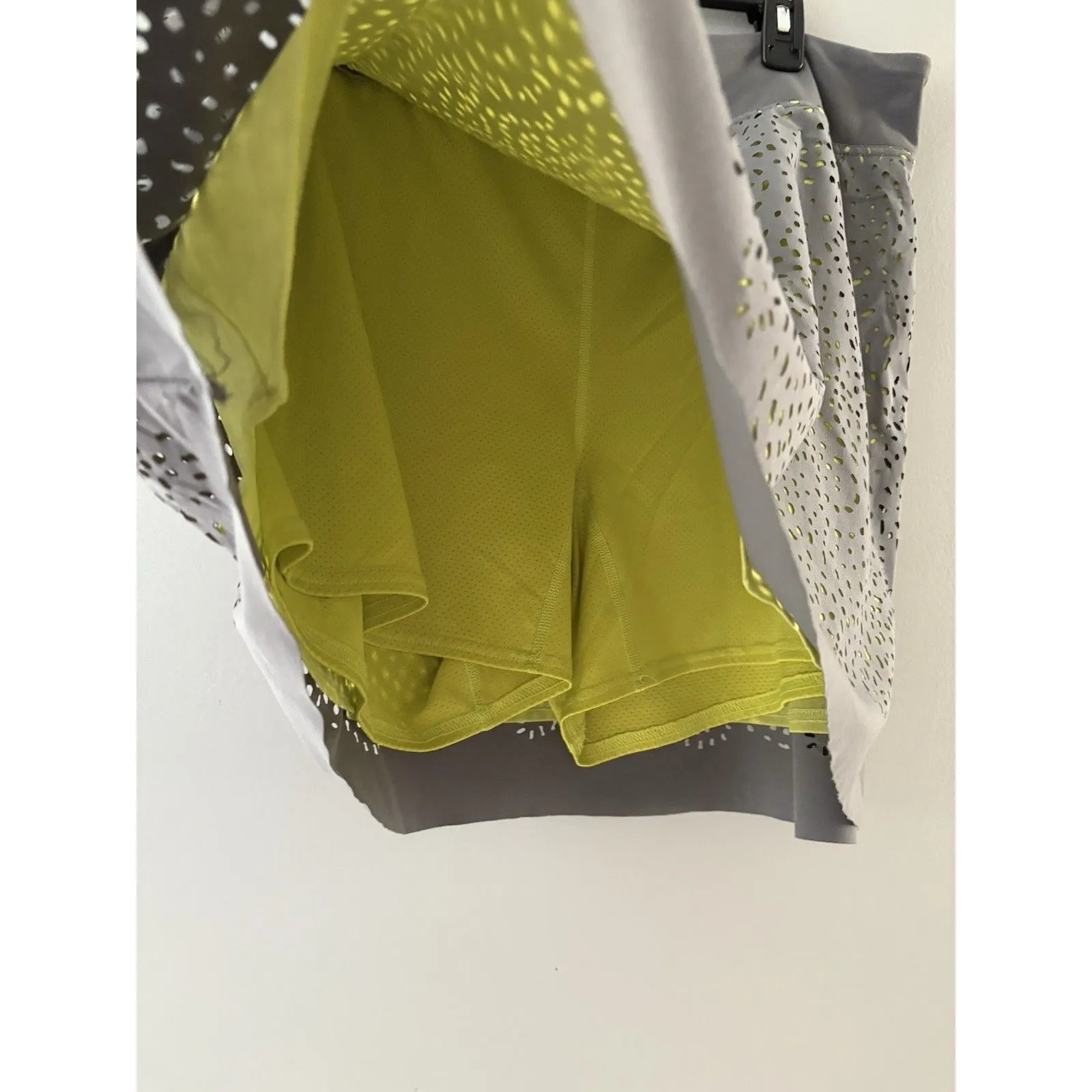 Title Nine Skort Skirt Size XL Gray Lime Perforated Stretch Pickleball Golf - Image 4