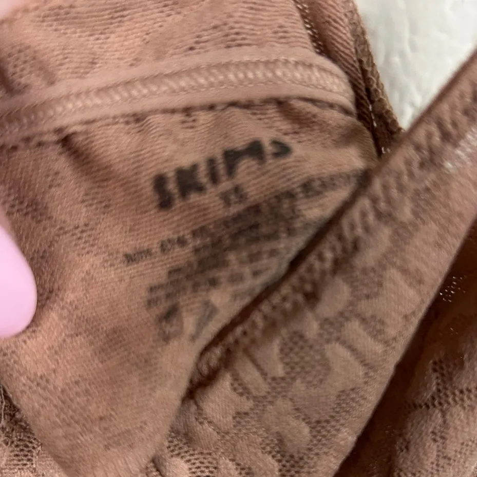 SKIMS LOGO MESH TRIANGLE Bralette Nude size XS - Image 5